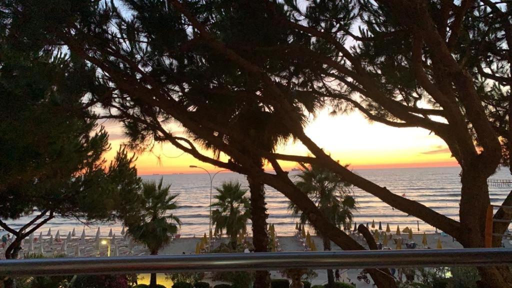 Mali I Robit Beachfront Apartment โกเลม ภายนอก รูปภาพ