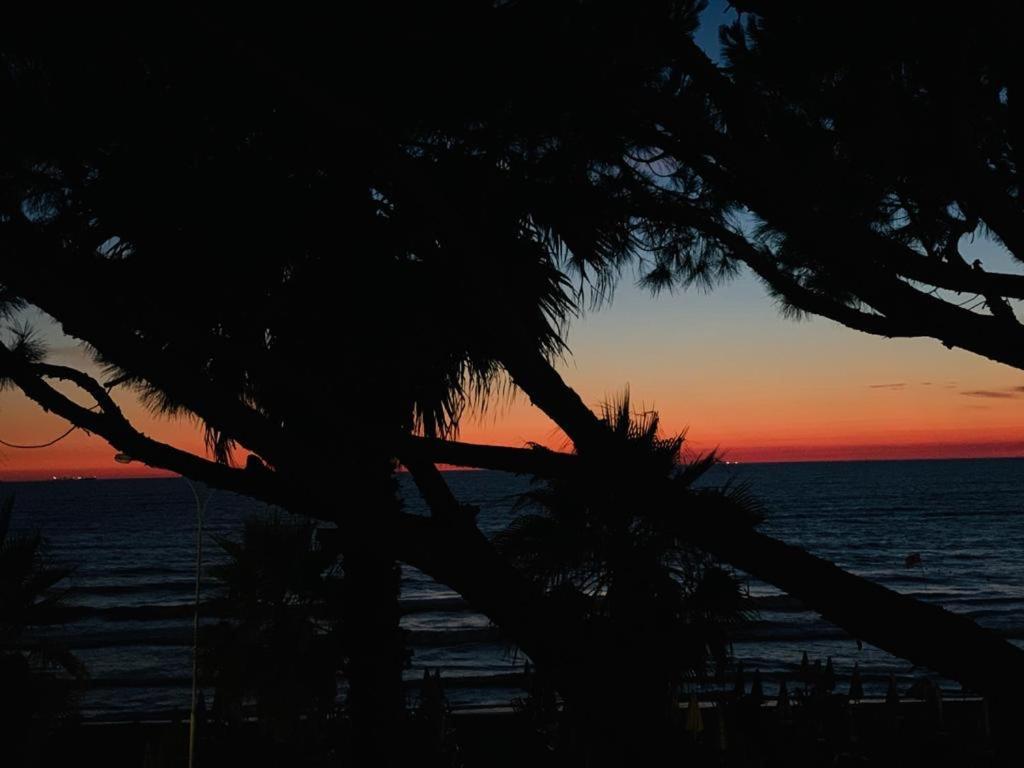 Mali I Robit Beachfront Apartment โกเลม ภายนอก รูปภาพ