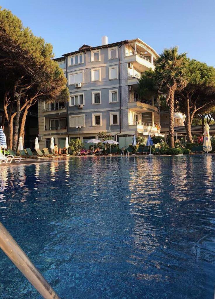 Mali I Robit Beachfront Apartment โกเลม ภายนอก รูปภาพ