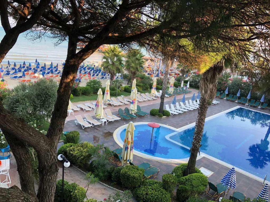Mali I Robit Beachfront Apartment โกเลม ภายนอก รูปภาพ