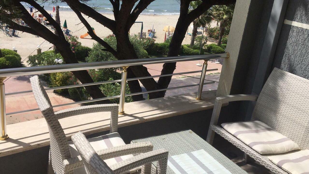 Mali I Robit Beachfront Apartment โกเลม ภายนอก รูปภาพ