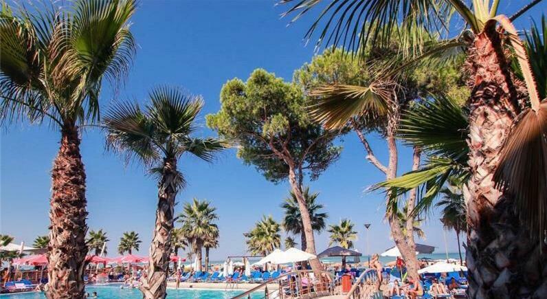 Mali I Robit Beachfront Apartment โกเลม ภายนอก รูปภาพ