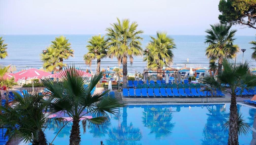 Mali I Robit Beachfront Apartment โกเลม ภายนอก รูปภาพ