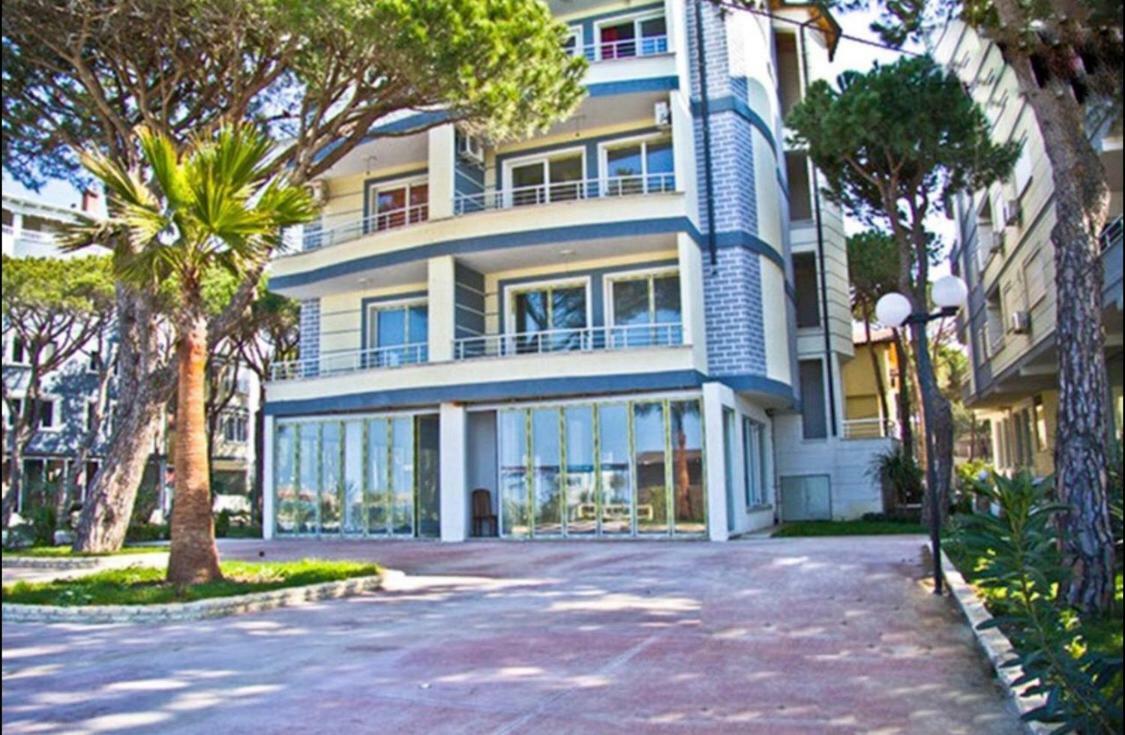 Mali I Robit Beachfront Apartment โกเลม ภายนอก รูปภาพ