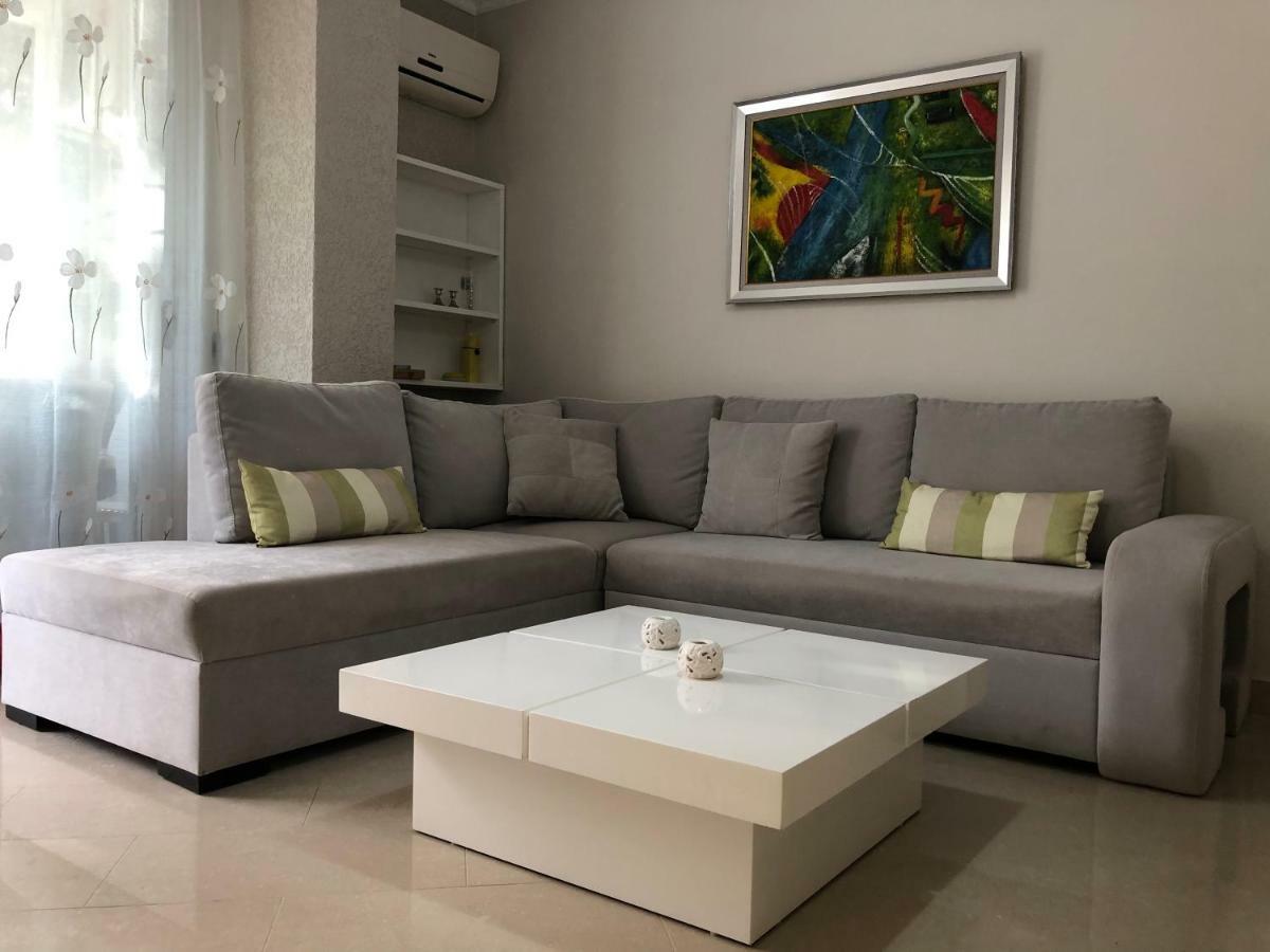 Mali I Robit Beachfront Apartment โกเลม ภายนอก รูปภาพ