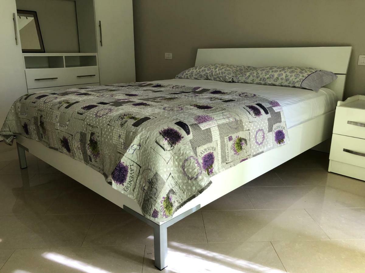 Mali I Robit Beachfront Apartment โกเลม ภายนอก รูปภาพ