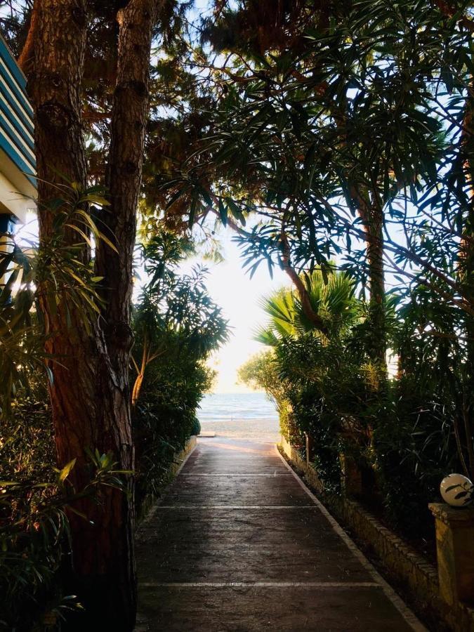 Mali I Robit Beachfront Apartment โกเลม ภายนอก รูปภาพ
